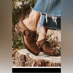 Frye Brown Leather Mules with Ring Buckle, color Brown, Size 6.5.